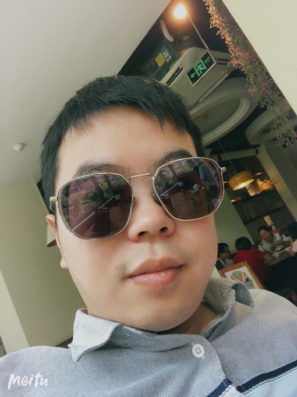 月台等路人的第一张照片--宁德婚介网