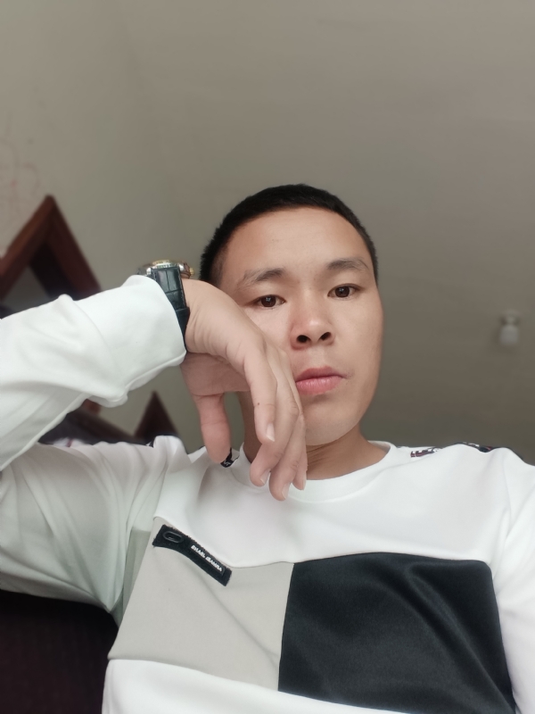 冷漠的第一张照片--宁德婚介网