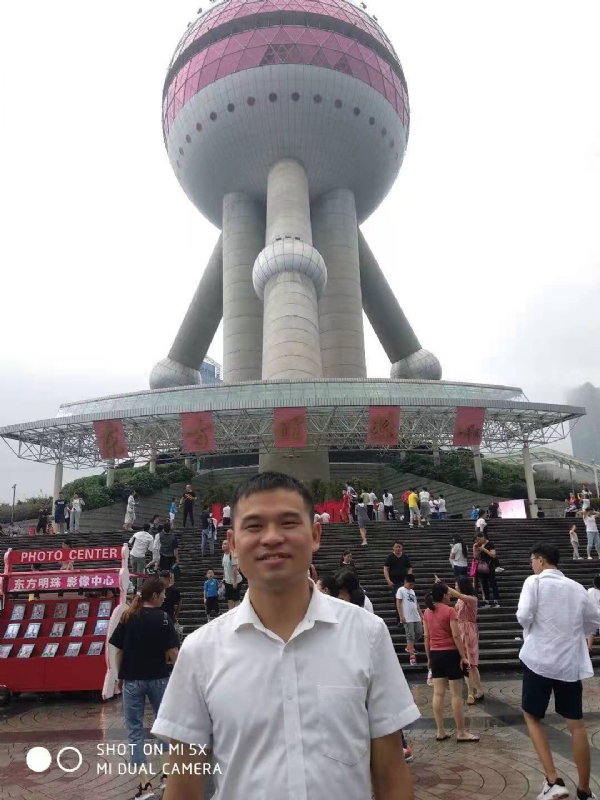 小猫吃老鼠的第一张照片--宁德婚介网